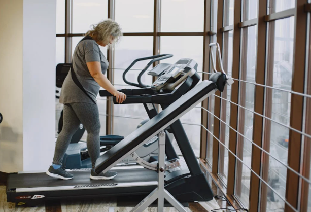 Beginner Gym Anxiety Is Real and Here’s How to Beat It Beginner feeling confident entering a gym for the first time in Kansas City