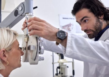 5 Qualities to Evaluate Before Choosing an Eye Surgeon for Vision Correction Ophthalmologist performing a detailed eye examination before vision correction surgery consultation.