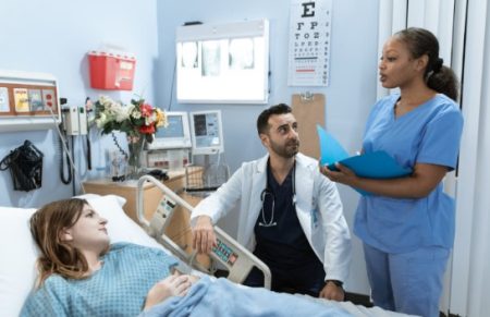 Switching to Nursing Without Putting Life on Hold nurses talking to one another about a patient