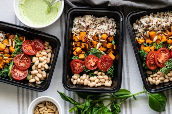 Healthy meal with protein, fiber, and healthy fats illustrating nutrition strategies for appetite control and satiety.
