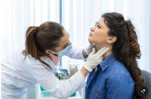 Mini Neck Lift or Deep Neck Lift? How Surgeons Assess Different Types of Neck Aging Illustration comparing mini neck lift and deep neck lift treatment areas