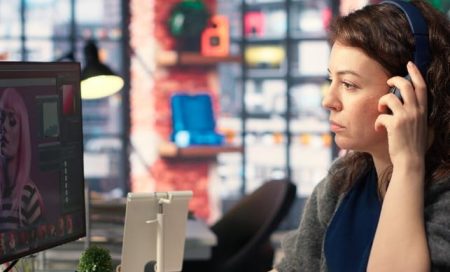 Customer service agent using AI-powered call analysis